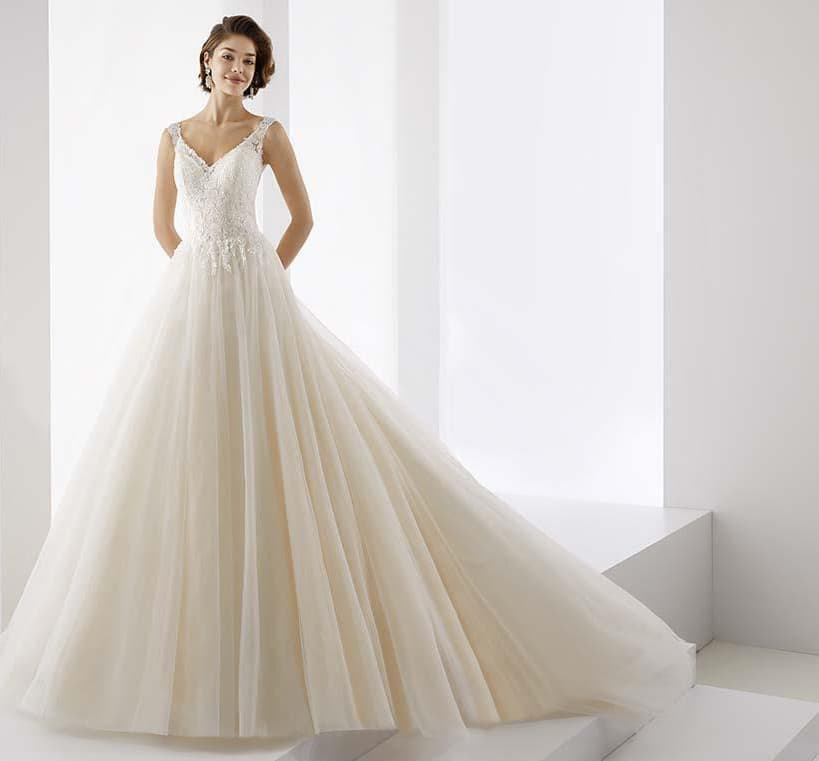 ウエディングドレスEC販売