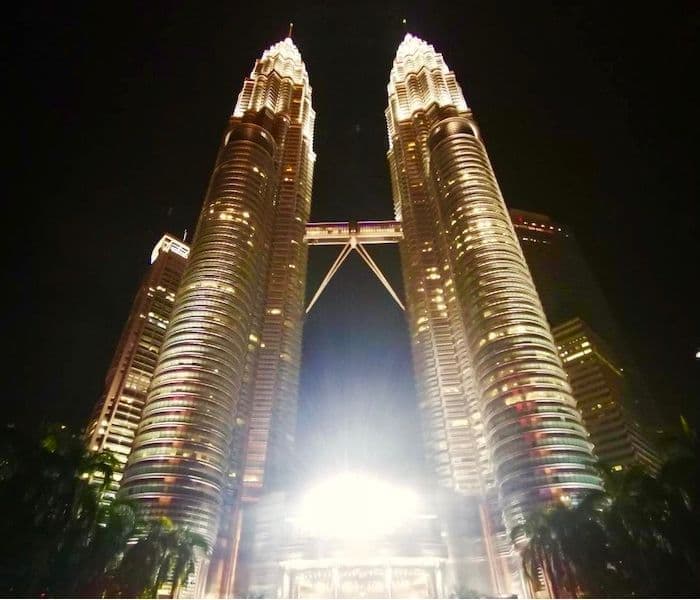 ウエディングドレス卸事業